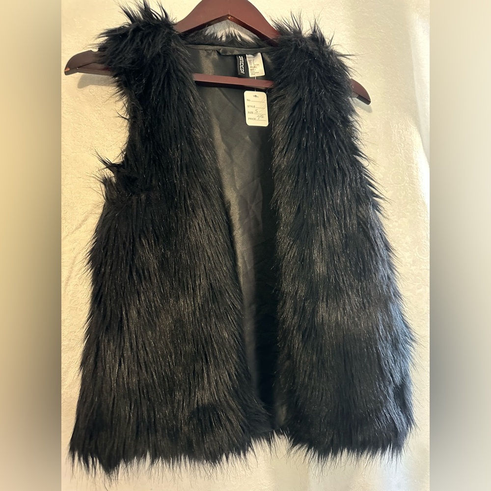 H&M Black Faux Fur Open-Front Vest